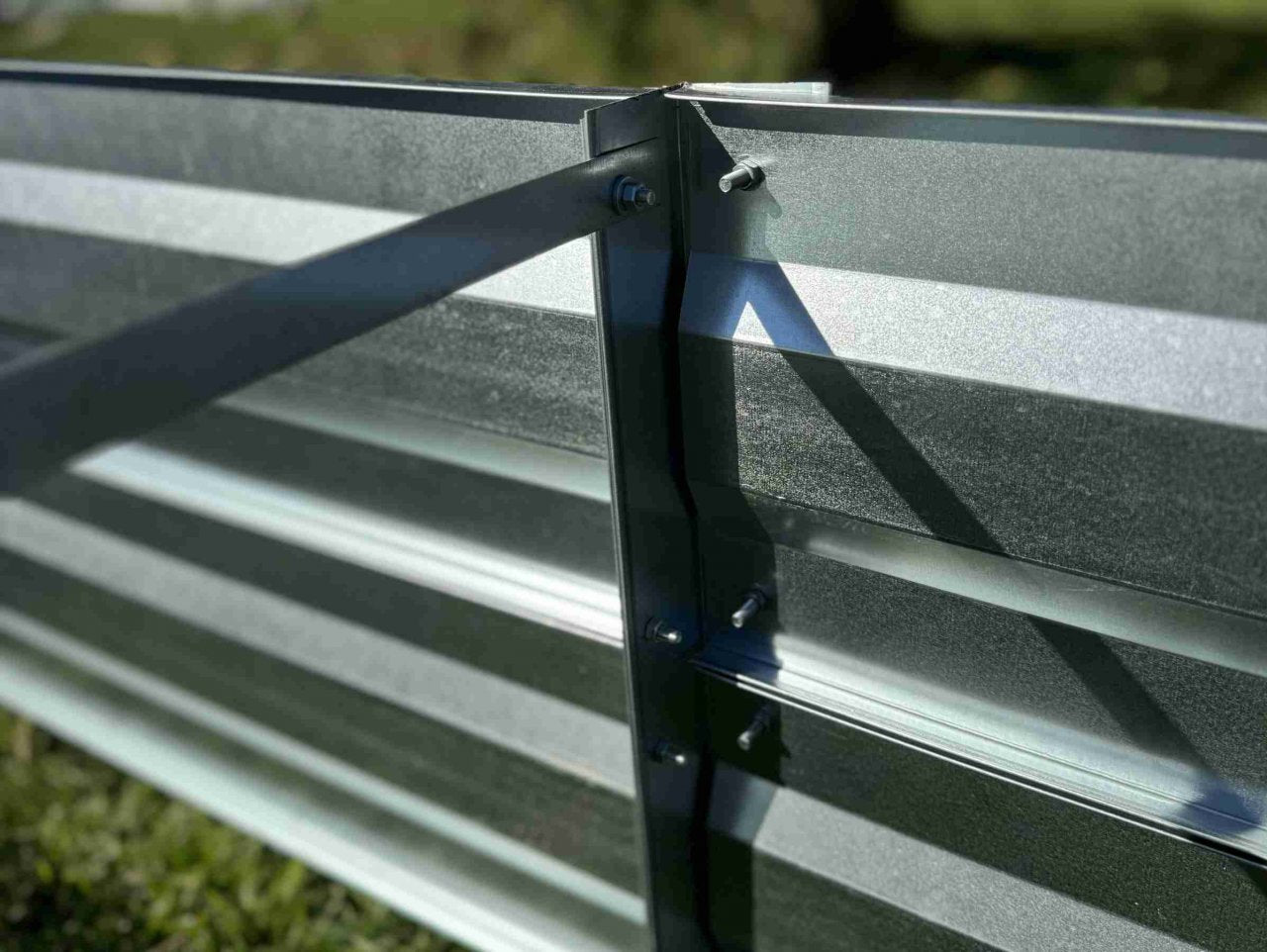 Grządki ogrodowe stalowe do szklarni i ogrodu