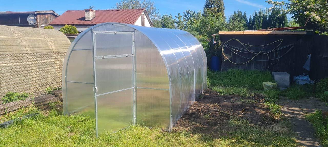Szklarnia Compact – szerokość 2,4 m, długość 4 m – profil 20×20 Agroszklarnia